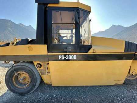 Válce s gumovými koly 2004 Caterpillar PS300B (7)