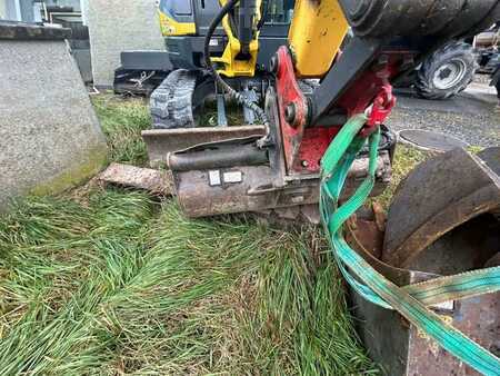 Mini Escavatori 2012 New Holland Construction E50B SR (14)