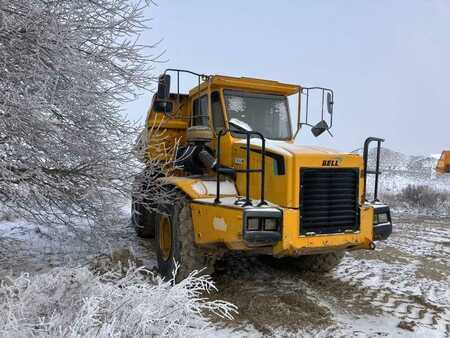 Zalomené klouby-dampry  1999 Bell B30C 6X6 (2)
