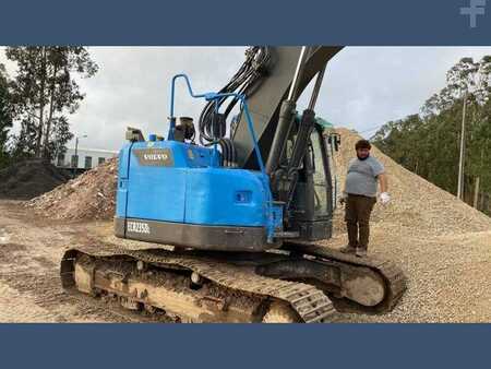 Escavadora de rastos 2013 Volvo ECR235DL (4)