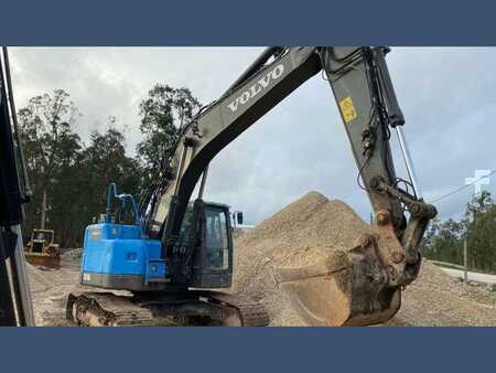 Escavadora de rastos 2013 Volvo ECR235DL (5)