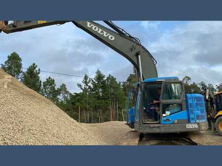 Escavadora de rastos 2013 Volvo ECR235DL (6)