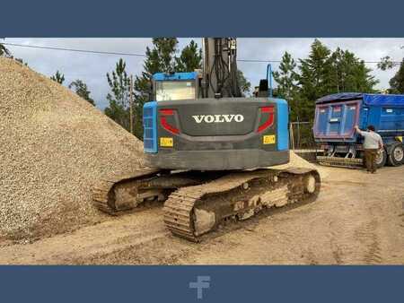 Escavadora de rastos 2013 Volvo ECR235DL (9)
