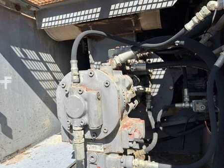 Bæltegraver 1987 Hitachi UH073 (29)