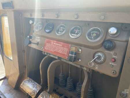 Telaketjupuskutraktorit 1987 Caterpillar D3B (13)