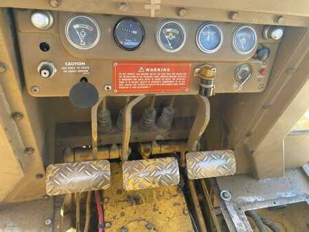 Telaketjupuskutraktorit 1987 Caterpillar D3B (22)