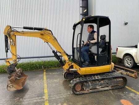 Minibagry 2019 Caterpillar CANOPY 302.7DCR MACHINE SUISSE (2)