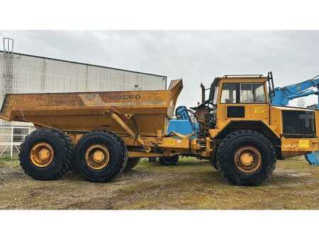 Nivelohjatut dumpperit 1989 Volvo A35 6X6 (1)
