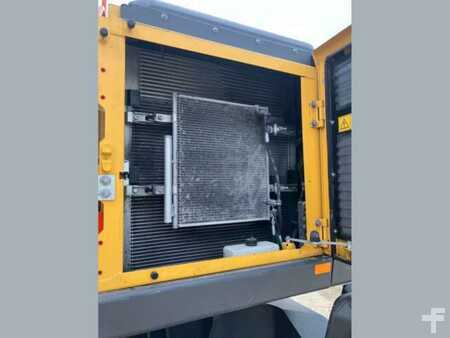 Materiaalinkäsittelykoneet  2019 Volvo EW240EMH (27)