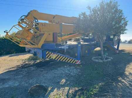 Camion-grue 2000 CONDOR 125/S (3)