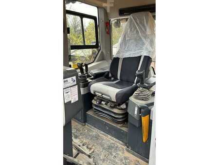 Bulldosere 2022 Dressta TD-15M SERIES2 (9)