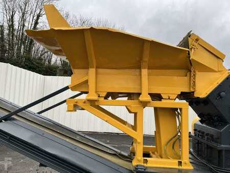 Sonstige 2002 Komatsu A PERCUSSION BR100R (11)