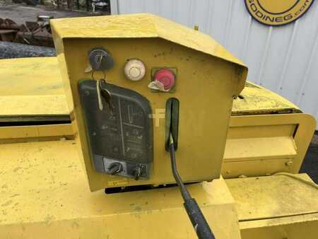 Sonstige 2002 Komatsu A PERCUSSION BR100R (35)