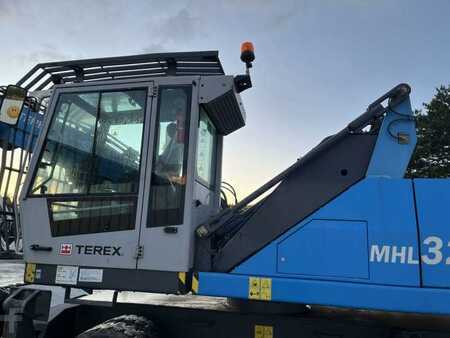 Materiaalinkäsittelykoneet  2015 Fuchs MHL320 (33)