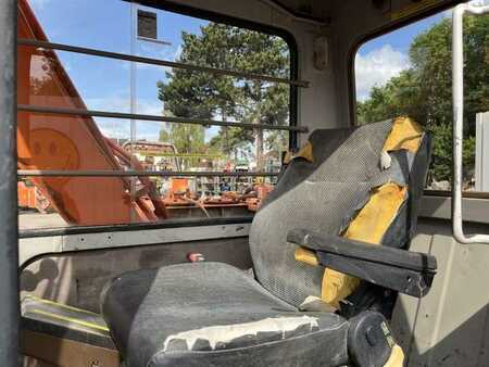 Lánctalpas kotrógép 1990 Hitachi EX60 (39)