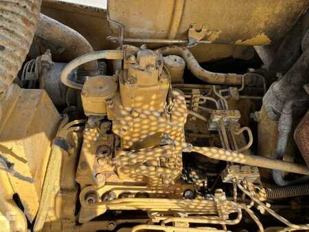 Buldożery 1984 Caterpillar D8L (22)