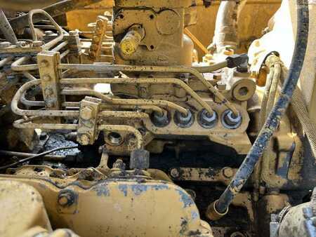 Buldożery 1984 Caterpillar D8L (36)