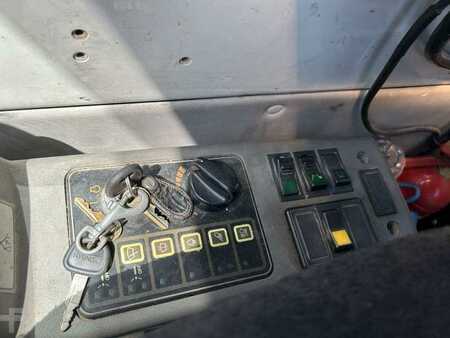 Escavadora de rodas 2006 Hyundai ROBEX 140W-7 (13)
