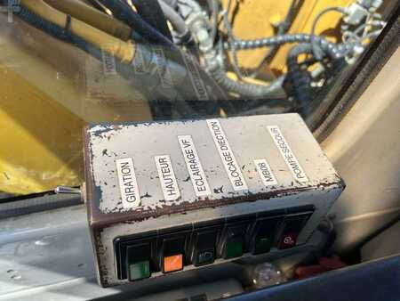 Escavadora de rodas 2006 Hyundai ROBEX 140W-7 (9)