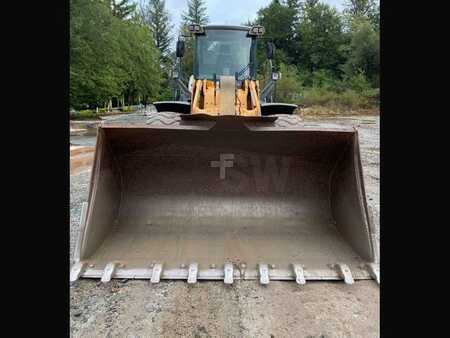 Chargeuse sur pneus 2015 Liebherr L566 (2)
