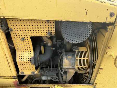 Pásové buldozery 1987 Caterpillar D4H LGP (27)