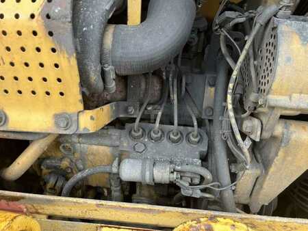 Pásové buldozery 1987 Caterpillar D4H LGP (29)
