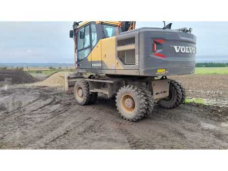 Mobilní bagry 2021 Volvo EW180E (6)