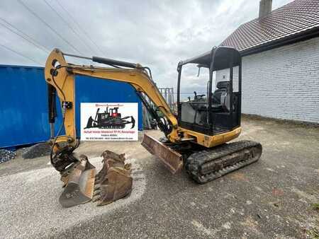 Mini excavators 2012 Caterpillar 302.7D CR (1)
