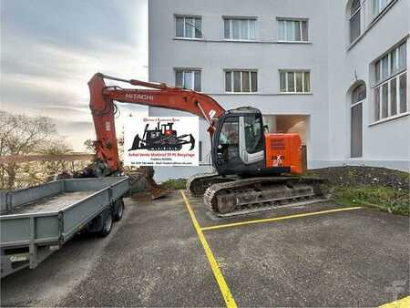 Kedjegraver 2010 Hitachi ZX225USLC-3 (2)