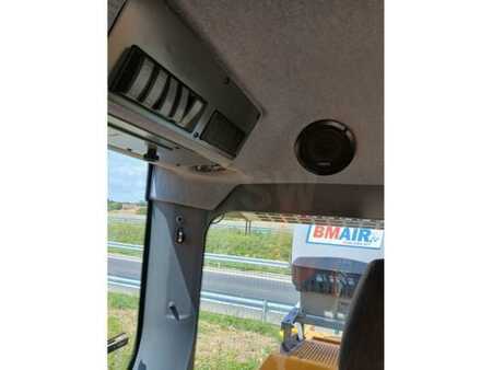Nakládací pásová vozidla 2021 Liebherr LR636 (33)
