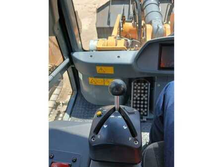 Nakládací pásová vozidla 2021 Liebherr LR636 (37)