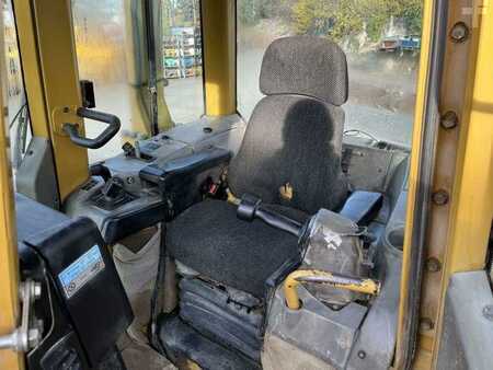 Bulldosere 2004 Caterpillar D6N LGP (38)