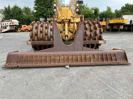 Caterpillar 825 + porte engins