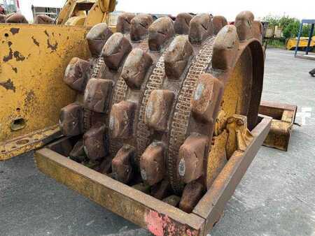 Caterpillar 825 + porte engins