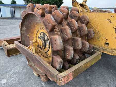 Caterpillar 825 + porte engins