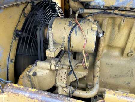 Caterpillar 825 + porte engins