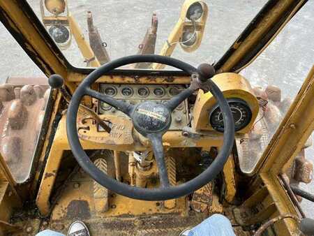 Caterpillar 825 + porte engins