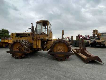 Caterpillar 825 + porte engins