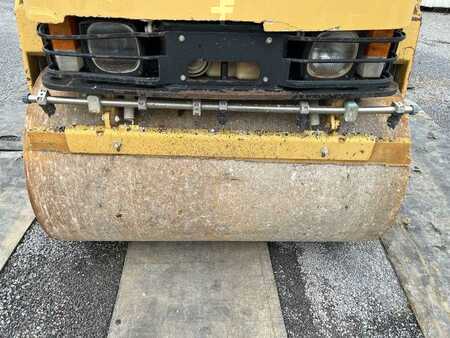 Walce kołkowane 2003 Caterpillar CB225D (11)