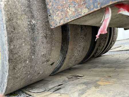 Walce kołkowane 2003 Caterpillar CB225D (25)