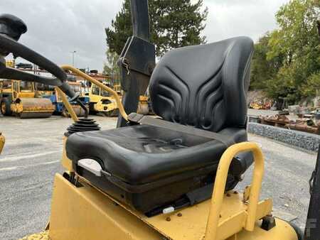 Walce kołkowane 2003 Caterpillar CB225D (35)