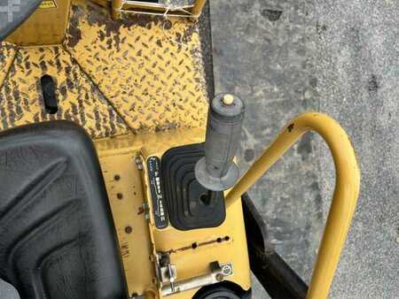 Walce kołkowane 2003 Caterpillar CB225D (36)