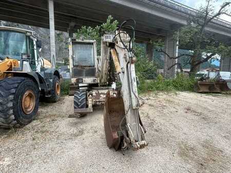 Escavadora de rodas 1993 Mecalac 8CXI (17)