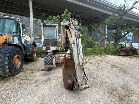 Escavadora de rodas 1993 Mecalac 8CXI (20)