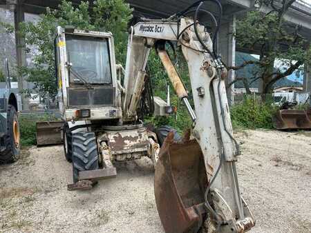 Escavadora de rodas 1993 Mecalac 8CXI (21)