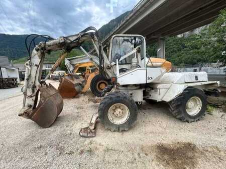Escavadora de rodas 1993 Mecalac 8CXI (6)