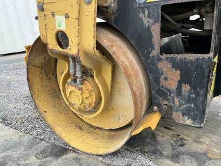 Walce gładkie 2004 Caterpillar CB-224E (20)