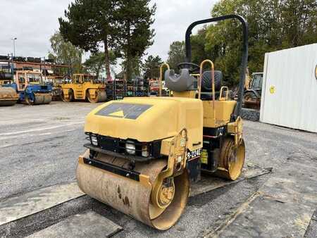 Walce gładkie 2004 Caterpillar CB-224E (3)