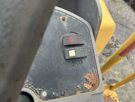 Walce gładkie 2004 Caterpillar CB-224E (40)