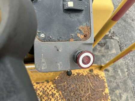 Walce gładkie 2004 Caterpillar CB-224E (42)